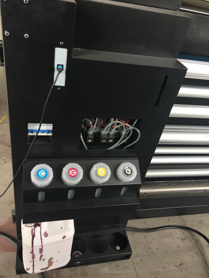 Le conspirateur de tissu d'impression de Digital signe deux têtes d'Epson DX5 pour l'habillement font 0