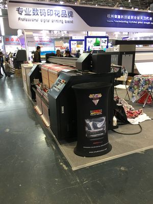 Double machine d'impression continue de sublimation de colorant d'offre d'encre de CMYK pour des drapeaux de textile