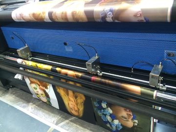 L'alimentation automatique et enroulent directement la machine d'impression de tissu de traceur de tissu de polyester