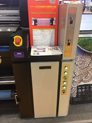 Sautez la machine d'impression de drapeau de textile de Digital avec l'encre de sublimation de colorant